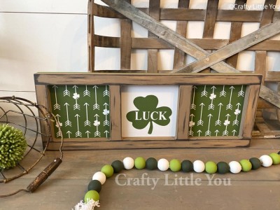Unfinished kit measures apx. 15.5” x 5.5” and includes wooden Mdf
•backing piece
• white vinyl arrows and square with Shamrock
