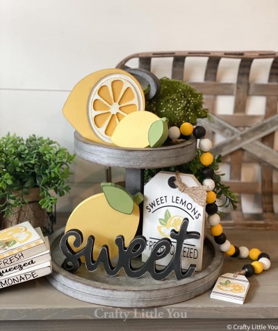 Unfinished kit measures 6.5” tall on the Sleigh , and includes wooden MDF”
•1- lemon with grooves
•2 lemons and 2 leaves
•sweet word
• tag sign and black vinyl
