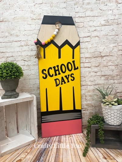 Unfinished kit measures 29"x10" tall and  
includes wooden MDF: 
* Tag 
*Black vinyl for pencil outline & "School Days"
