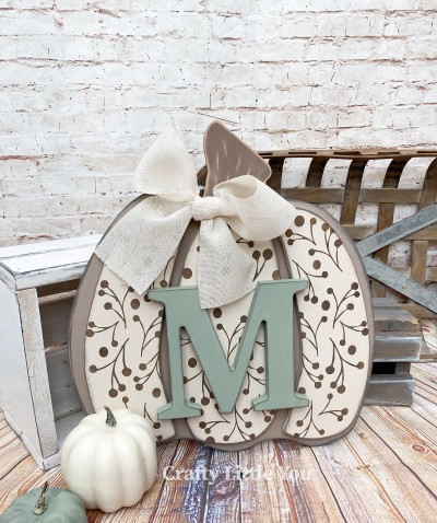  Unfinished kit measures 13"x13" and includes 
 Wooden MDF Pumpkin, overlay pieces and initial. 
 