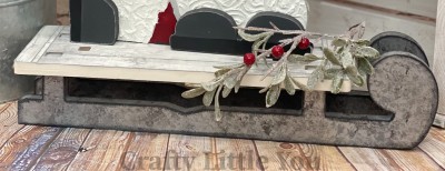Unfinished kit measures apx. 17.25"x3.5" and includes wooden MDF:
*Sleigh top with peg holes
*2 sleigh runners