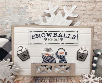 Unfinished kit measures 11"x3.5" on sign and includes: 
* Main title plaque
* 2 snowball buckets
* 2 snowmen
* 4 pieces Velcro 
* Eyes and nose vinyl 
* Black vinyl for signs