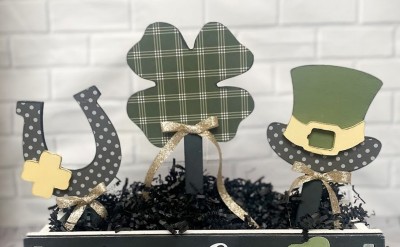 Unfinished kit measures apx. 11" tall on shamrock and includes wooden MDF:
* Horseshoe on connected stand
* Shamrock on connected stand
* Hat on connected stand
* Shamrock and Hat overlays
* 3 bases