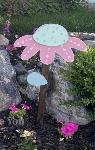 Unfinished kit measures 2' tall (flower measures 15" wide) and includes wooden flower, grooved overlay, leaf and stake. 