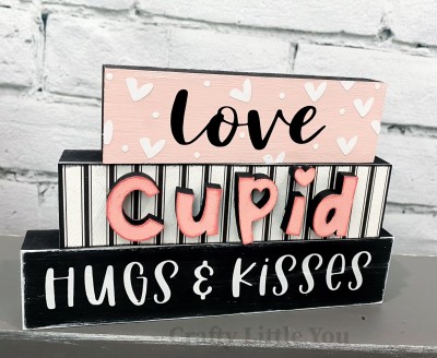 Unfinished kit measures apx. 7"x4.5" and includes wooden MDF: 
* 3 wood blocks
* Cupid wood overlay letters
* Black and white vinyl 