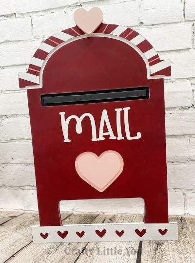 Unfinished kit measures apx. 11"x17" and includes wooden MDF: 
* 1 mailbox with grooved in heart and mail slot 
* White vinyl