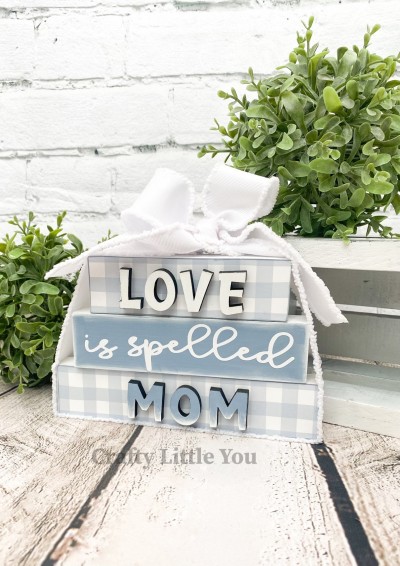 Unfinished kit measures apx. 7"x4.5" and includes wooden MDF: 
* 3 wood blocks
* "LOVE" wood overlay letters
* "MOM" wood overlay letters
* White Vinyl