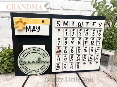 Unfinished kit measures apx. 6" on the circle, and includes wooden MDF:
* 1 hanging circle
* 1 cursive "Grandma" wood word overlay
* 1 calendar date tag with "MOM" wood word overlay
* Black vinyl