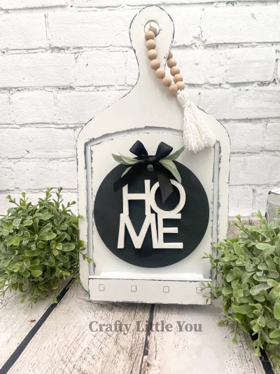 Unfinished kit measures apx. 6" on the circle and includes wooden MDF:
* 1 hanging circle
* "HOME" wood overlay letters