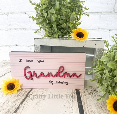 Unfinished kit measures apx. 7.5"x3.75" and includes wooden MDF: 
* 1 wood block
* 1 "Grandma" wood word overlay