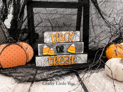 Unfinished kit measures apx. 7"x4.5" includes wooden MDF:
*3 wood blocks
*1 set of “trick or treat” wood overlay letters
*3 candy corn
(2 large, 1 small)