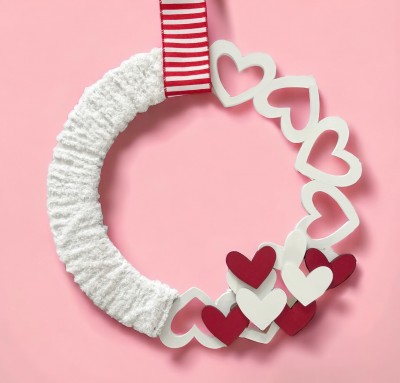 Unfinished kit measures apx.17" and includes wooden MDF:
*1 arch piece
*1 connected hearts piece
*7 overlay hearts