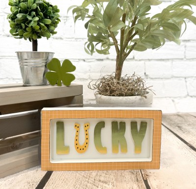 Unfinished kit measures apx. 3.75"x7.5" and includes wooden MDF:
*1 main back piece
*1 frame
*1 set of “LUCKY” wood letters