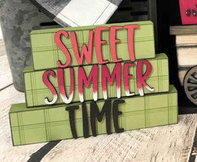 Unfinished kit measures apx. 
7"x4.5" and includes wooden MDF:
*3 stacking wood blocks
*1 set of “Sweet Summer Time” wood letters