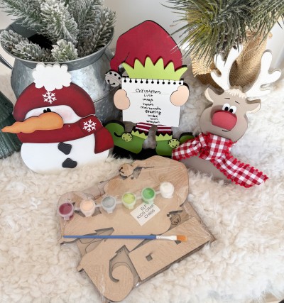 Unfinished kit includes wooden MDF:
*5 assorted kids crafts (SNOWY, ELF, OR REINDEER) * 1 paint package *1 paint brush

*All kits are different and will come with a variety of kids crafts*