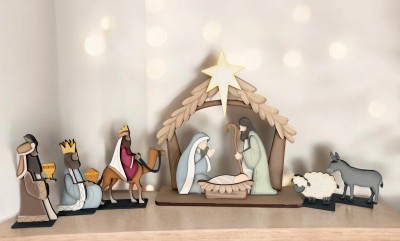 Unfinished kit includes wooden MDF:
*3 wisemen with overlays
*1 sheep with overlays
*1 donkey with overlays
*5 bases