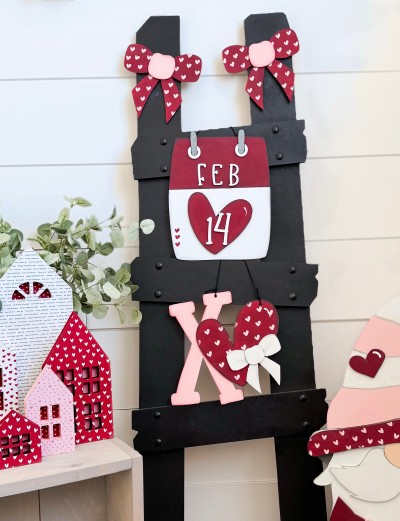 Unfinished kit measures 8" tall and includes wooden MDF: *1 calendar *1 set of calendar overlays (FEB 14, Heart, Binder rings)  *1 XO with heart and bow overlay *2 bows with overlays